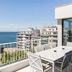 Aria, Lux Seafront Apt With White Tower View